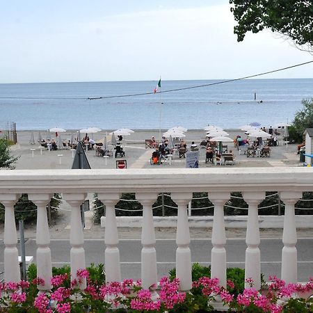 ホテル Stella - Casa Per Ferie ベラーリア・イジェア・マリーナ エクステリア 写真